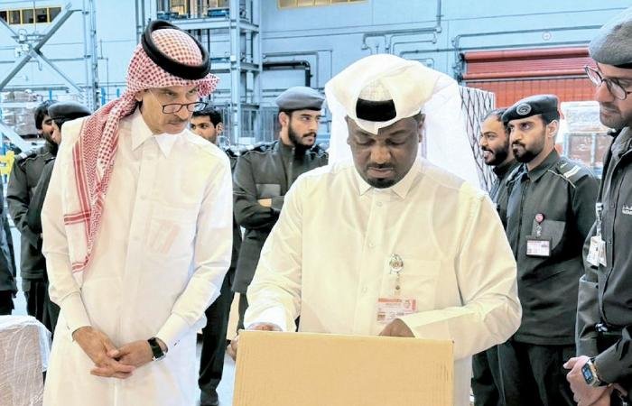 تداول واقتصاد | رئيس الجمارك يتفقد جمرك الشحن الجوي | عيون الجزيرة مال واقتصاد