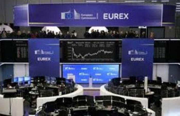 تراجع الأسهم الأوروبية مع تقييم المستثمرين لآفاق الهدنة
