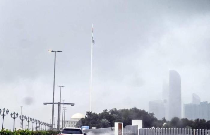 الامارات الان | الإمارات.. أمطار غزيرة تستمر حتى الجمعة وتبلغ ذروتها فجراً | عيون الجزيرة الامارات