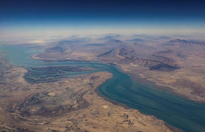 مباحثات مرتقبة في بريطانيا بهدف تشكيل ائتلاف لفتح هرمز | عيون الجزيرة