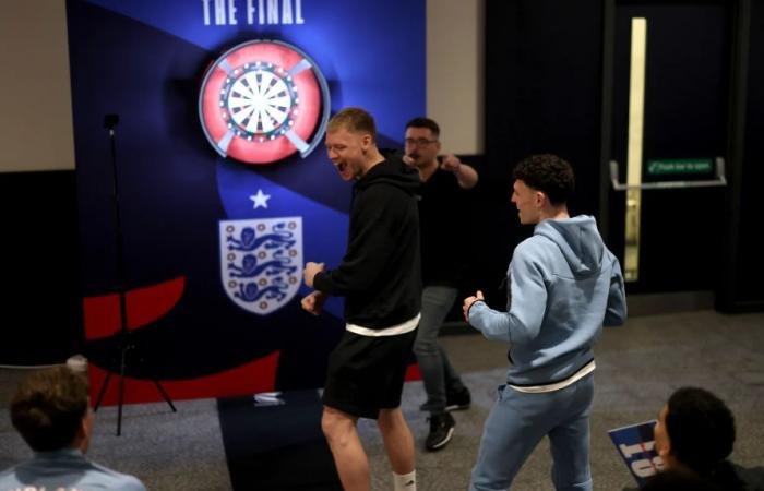 الرياضة الان | بطل رمي السهام يثني على مهارات فودن وترافورد | عيون الجزيرة الرياضي