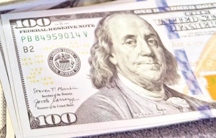 تزايد الإقبال على الدولار وسط ضبابية محادثات الشرق الأوسط