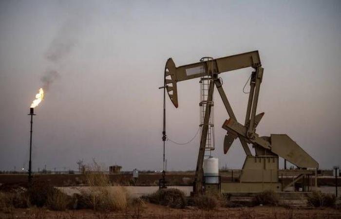 تجار النفط يقلصون نشاطهم مع بلوغ "مؤشر التقلب" أعلى مستوياته