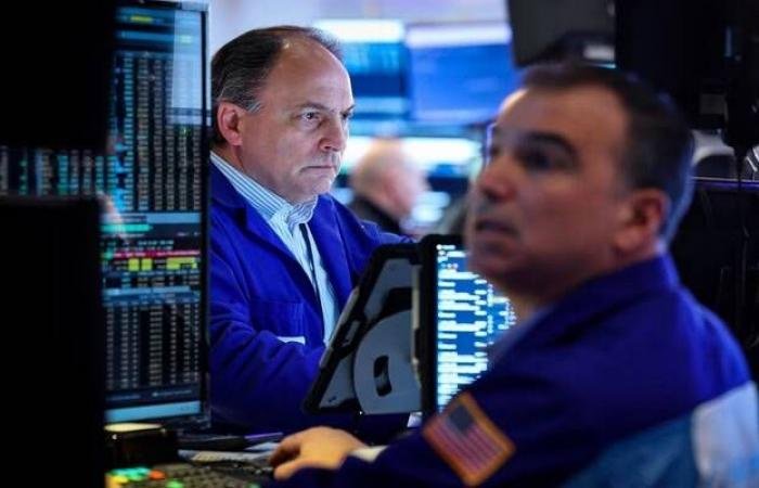 انخفاض حاد للأسهم الأمريكية و"داو جونز" يدخل منطقة التصحيح