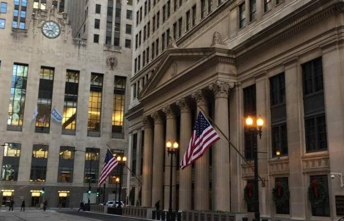 الضباب يطوّق وجهة الفائدة الأمريكية