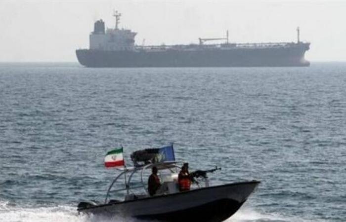 إيران تسمح بعبور 20 سفينة باكستانية عبر مضيق هرمز