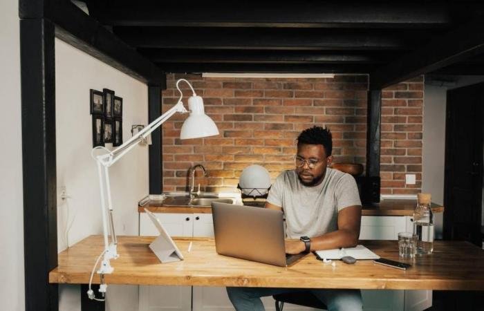 8 اتجاهات تحكم مستقبل التوظيف عن بعد حول العالم