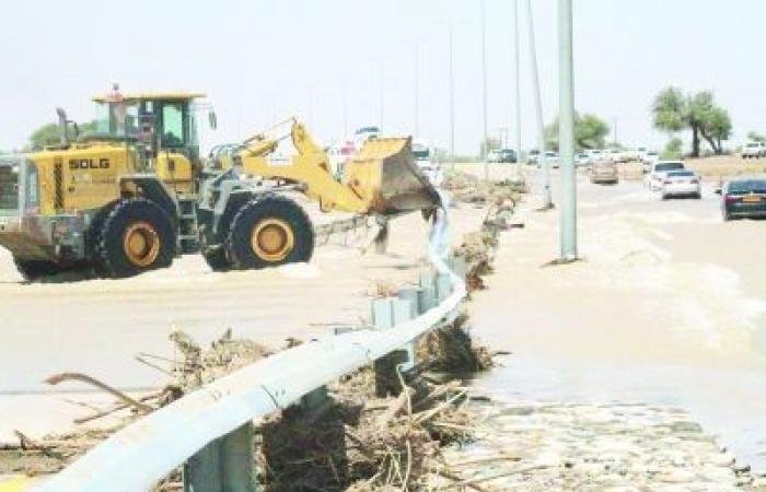 أخبار سلطنة عمان | جهود حكومية ومجتمعية لإزالة آثار منخفض "المسرّات" | عيون الجزيرة الاخبارية عمان