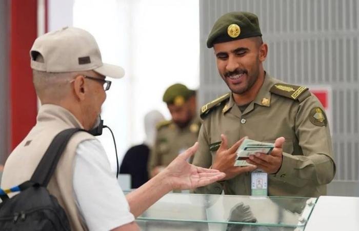 أخبار السعودية | تخصيص الرقم 992 للاستفسار عن التأشيرات المنتهية | عيون الجزيرة السعودية الان