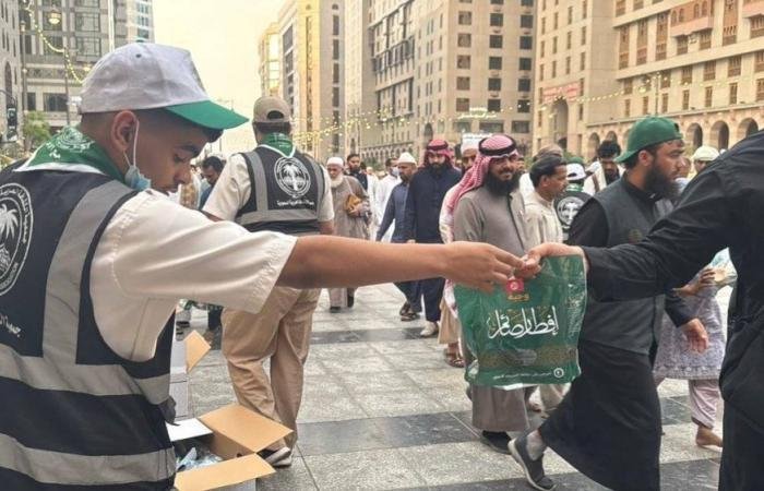 أخبار السعودية | 2.7 مليون ريال يوميا لتفطير الصائمين بالمسجد النبوي | عيون الجزيرة السعودية الان