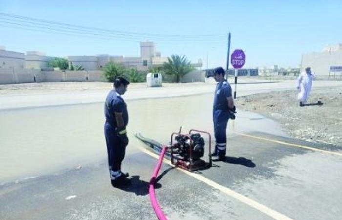 أخبار سلطنة عمان | بلدية الخابورة تباشر فتح الطرق المتأثرة بمنخفض المسرّات | عيون الجزيرة الاخبارية عمان