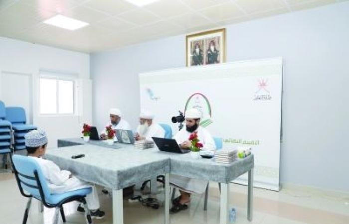 أخبار سلطنة عمان | تقييم المتأهلين لمسابقة القرآن الكريم والصوت الحسن بتعليمية الداخلية | عيون الجزيرة الاخبارية عمان