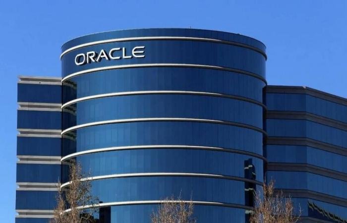 «أوراكل» تُسرح آلاف الموظفين بسبب الذكاء الاصطناعي