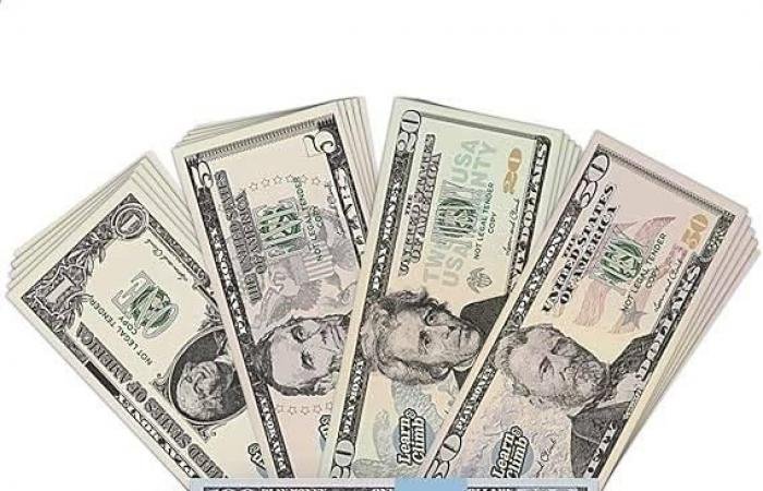 الدولار ينخفض بعد أنباء استعداد أمريكا لإنهاء الحرب
