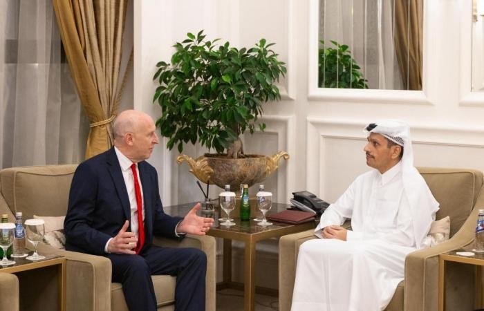 أخبار قطر | رئيس مجلس الوزراء وزير الخارجية يستقبل وزير الدفاع البريطاني | عيون الجزيرة قطر