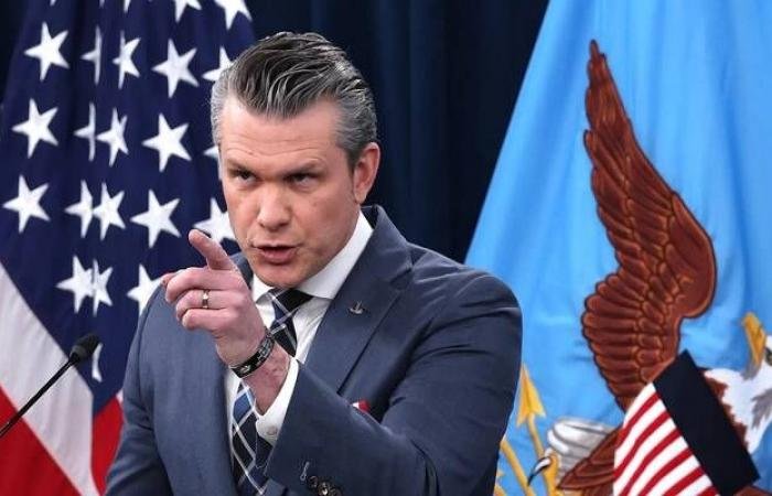 وزير الدفاع الأمريكي سعى للاستثمار في شركات السلاح قبل الحرب