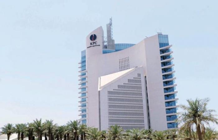 أخبار قطر | مؤسسة البترول الكويتية: إخماد حريق ناقلة النفط السالمي ولا تسرب نفطي في البيئة البحرية المحيطة | عيون الجزيرة قطر