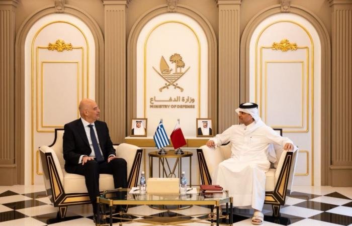 أخبار قطر | نائب رئيس مجلس الوزراء ووزير الدولة لشؤون الدفاع يلتقي وزير الدفاع اليوناني | عيون الجزيرة قطر