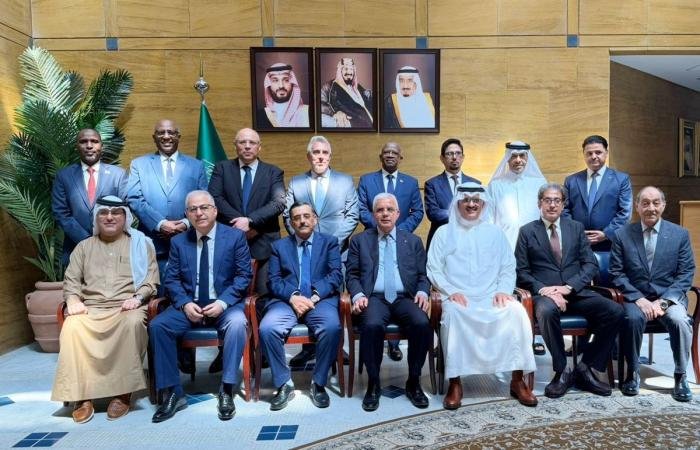 أخبار الكويت | دبلوماسيون عرب يُشيدون بجهود السعودية في تسهيل سفر المقيمين خلال الأزمة الراهنة | عيون الجزيرة الكويت