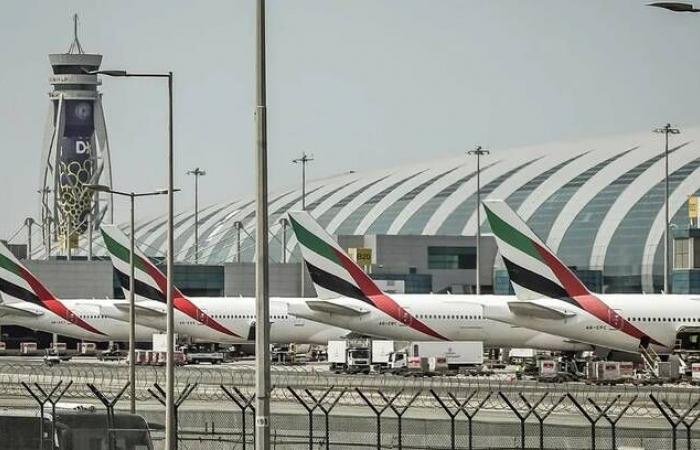 ملياردير في دبي يحذر من إفلاس شركات الطيران