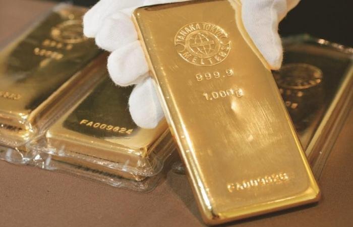 الذهب يهبط دون 4700 دولار بعد خيبة أمل من خطاب ترامب بشأن إيران