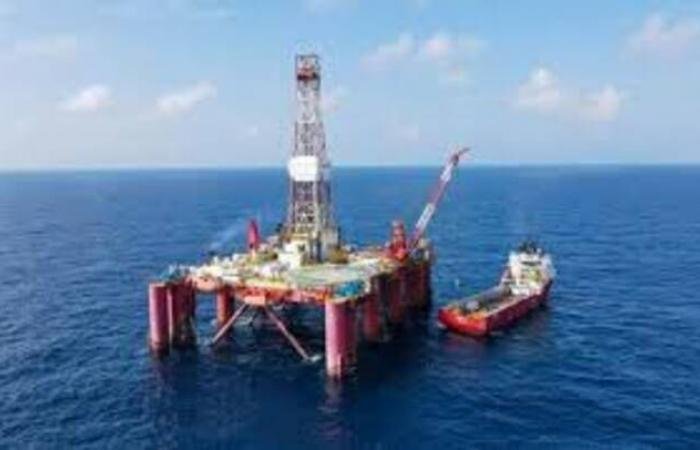 النفط يقفز 13% بعد تهديدات ترامب بضربات قاسية لإيران