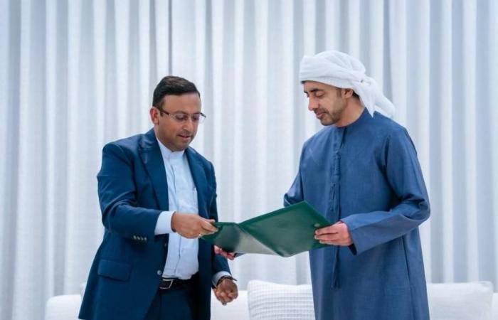 الامارات الان | محمد بن زايد يتلقى رسالة خطية من رئيس وزراء بنغلاديش تتصل بالعلاقات | عيون الجزيرة الامارات