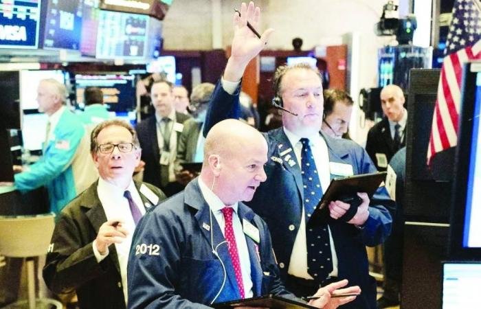 استقرار العقود الآجلة في وول ستريت بانتظار تقرير الوظائف لشهر مارس