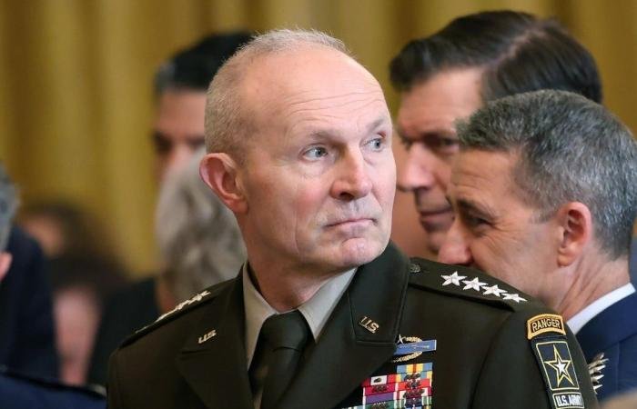 بنتاغون: عزل رئيس أركان الجيش وإحالته على التقاعد فورياً | عيون الجزيرة