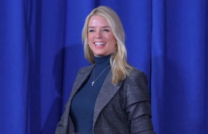 ترامب يعلن إقالة بام بوندي من منصبها كمدعية عامة | عيون الجزيرة