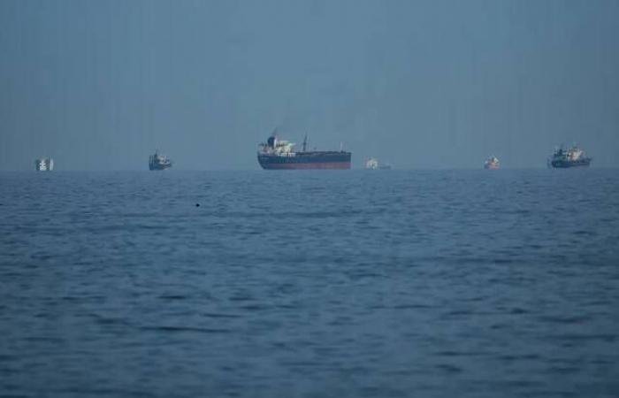 أمريكا تضاعف ضمانات شحن هرمز إلى 40 مليار دولار