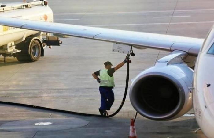 إيطاليا تفرض قيوداً على وقود الطائرات بسبب نقص الإمدادات