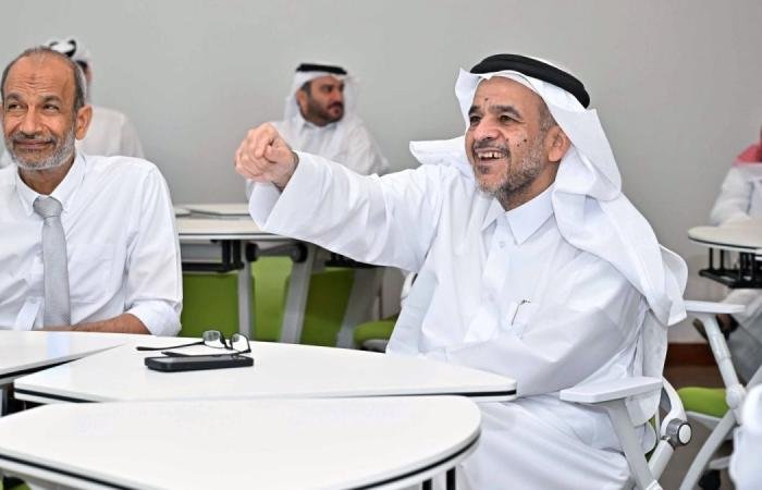أخبار قطر | رئيس جامعة قطر يطلع على منظومة " الفصول الذكية" | عيون الجزيرة قطر