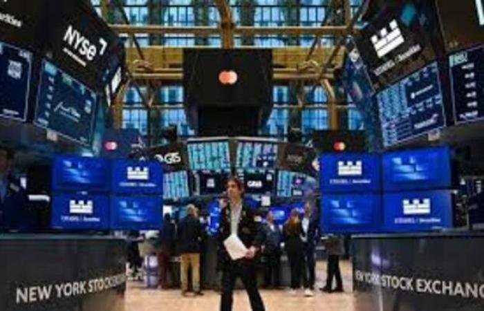 ارتفاع طفيف لعقود الأسهم الأمريكية مع ترقب تطورات الحرب