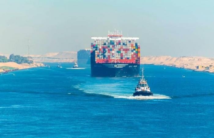 مصر تلغي تخفيض الرسوم على سفن الحاويات في قناة السويس