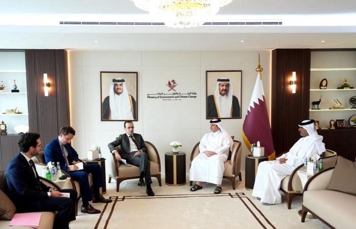 أخبار قطر | وزير البيئة والتغير المناخي يجتمع مع السفير الفرنسي | عيون الجزيرة قطر