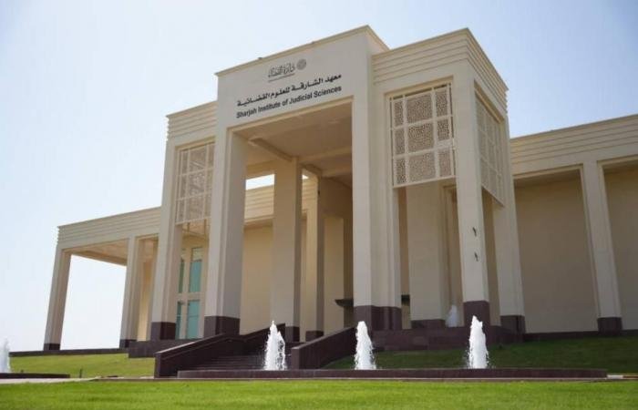 الامارات الان | معهد الشارقة للعلوم القضائية ينظم مبادرة لرفع الوعي القانوني لدى أفراد المجتمع | عيون الجزيرة الامارات
