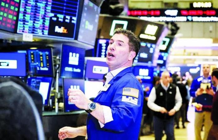 «وول ستريت» تواصل الارتفاع مع تخفيف حدة التوتر