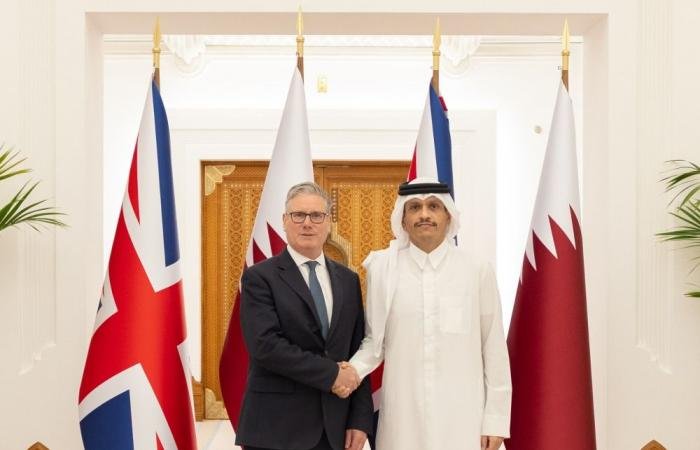 أخبار قطر | رئيس مجلس الوزراء وزير الخارجية يستقبل رئيس الوزراء البريطاني | عيون الجزيرة قطر