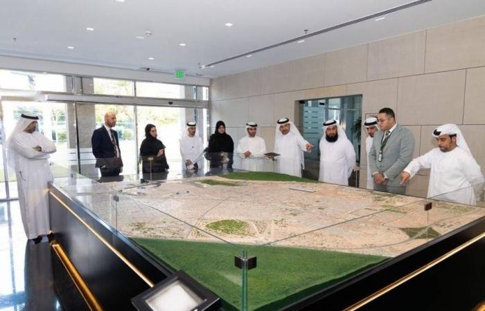 «التنمية الاقتصادية» و«المناطق الحرة» بعجمان تبحثان تفعيل الترخيص المزدوج