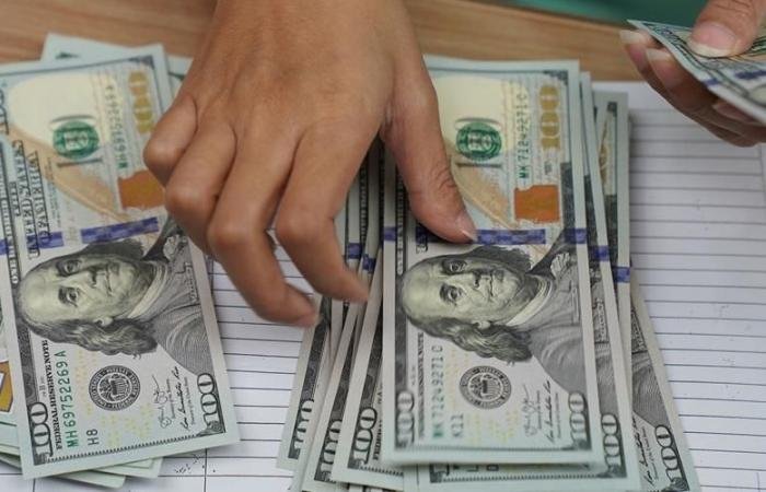 الدولار يتجه نحو خسائر أسبوعية.. الأكبر منذ يناير
