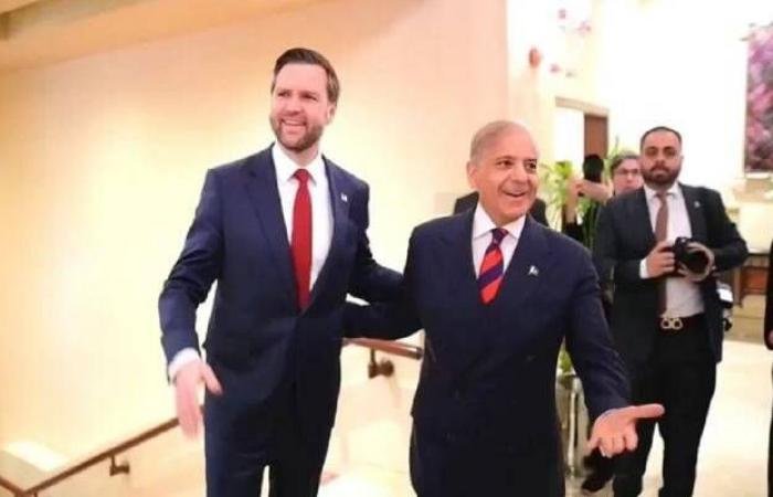 رئيس الوزراء الباكستاني يعقد اجتماعاً مع نائب الرئيس الأمريكي