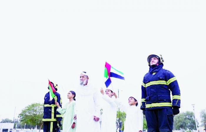 الامارات الان | المواطنون والمقيمون يرفعون العلم فوق المنازل والمؤسـسـات | عيون الجزيرة الامارات