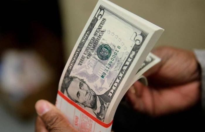 الدولار يرتفع 0.1% أمام العملات