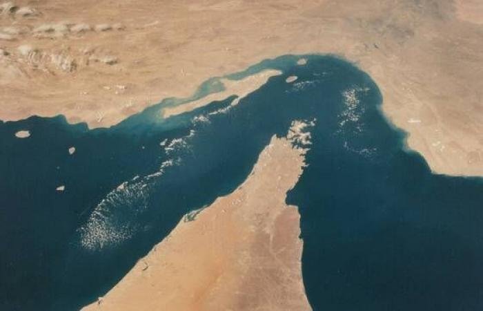 خلافات حادة حول مضيق هرمز تعرقل المفاوضات بين واشنطن وطهران