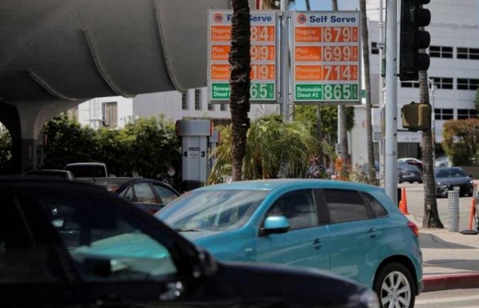 ثقة المستهلك الأمريكي تسجل أدنى مستوياتها في إبريل