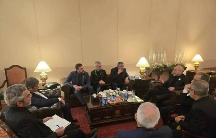 مفاوضات إسلام آباد: خلافات حادة حول مضيق هرمز واجتماعات ثلاثية مباشرة