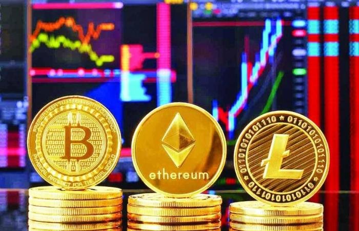 «البيتكوين» تتراجع دون 72 ألف دولار
