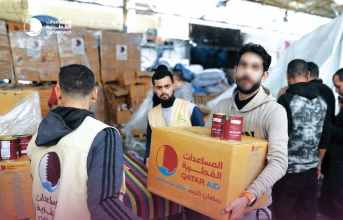 أخبار قطر | سلال غذائية لآلاف الأسر المتضررة والنازحة في غزة | عيون الجزيرة قطر
