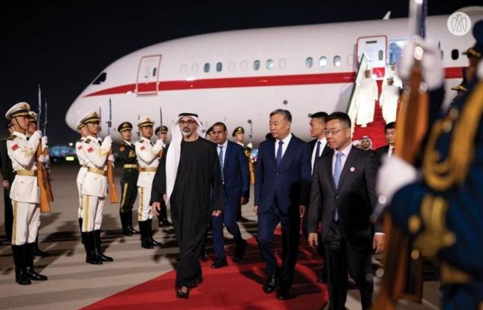 الامارات الان | خالد بن محمد بن زايد يصل إلى الصين في زيارة رسمية | عيون الجزيرة الامارات